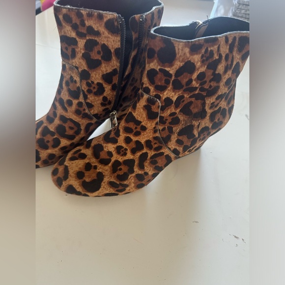 Gorgeous brand NEW, never worn Cheetah 🐆 print “botkier New York” boots😍 - Picture 3 of 13